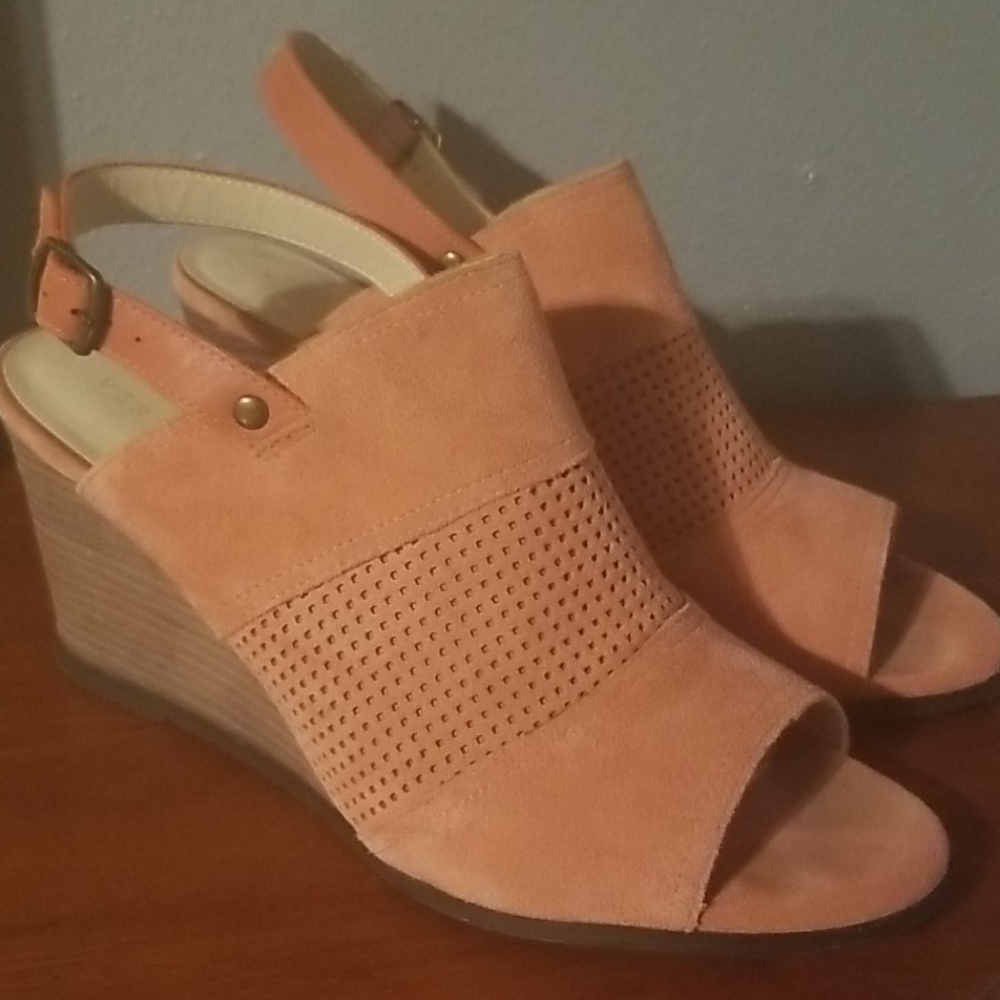 Coral/Peach size 10 Wedges